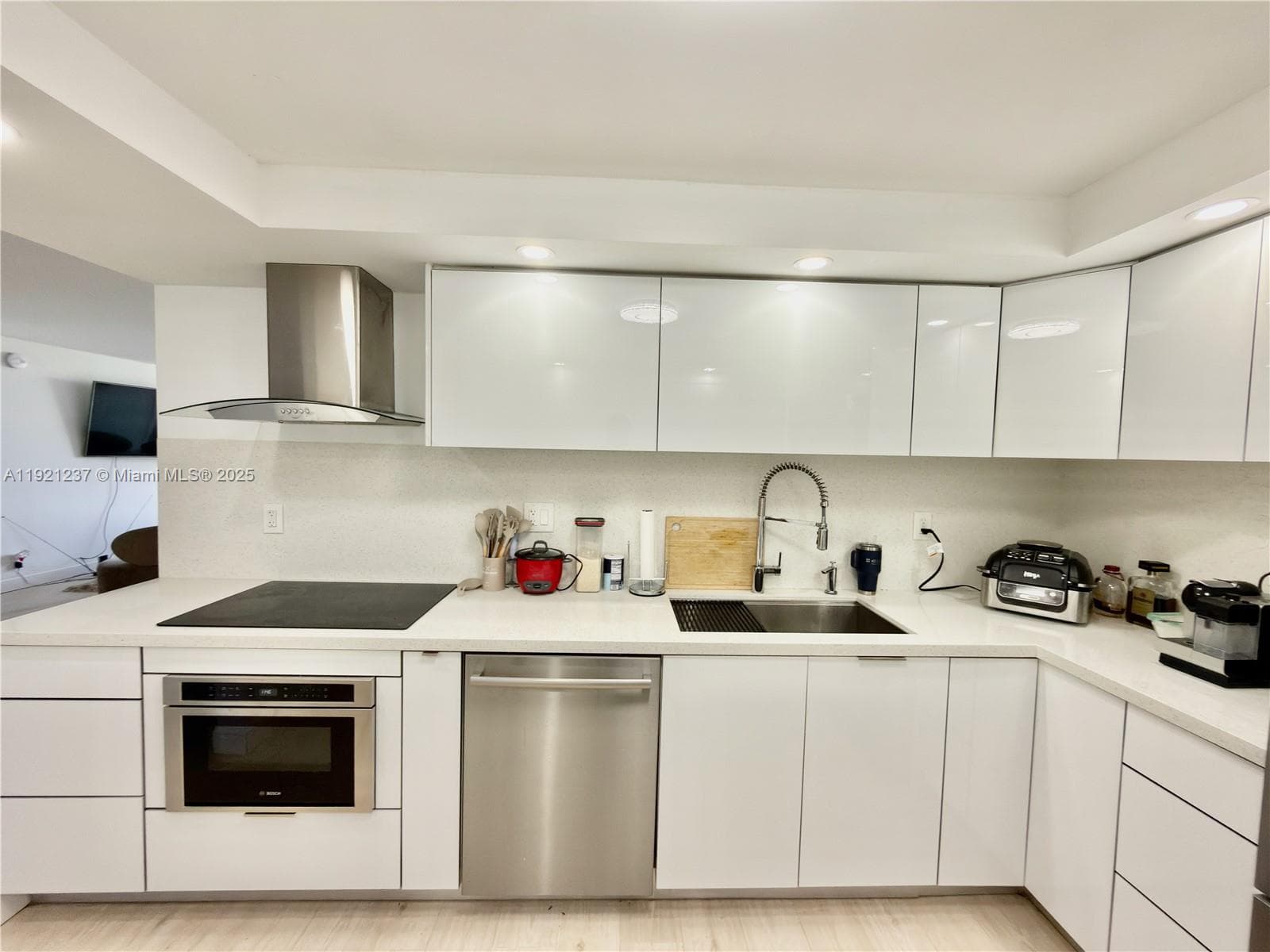 PARKER TOWER CONDO · #512 in Hallandale Beach - Photo 9