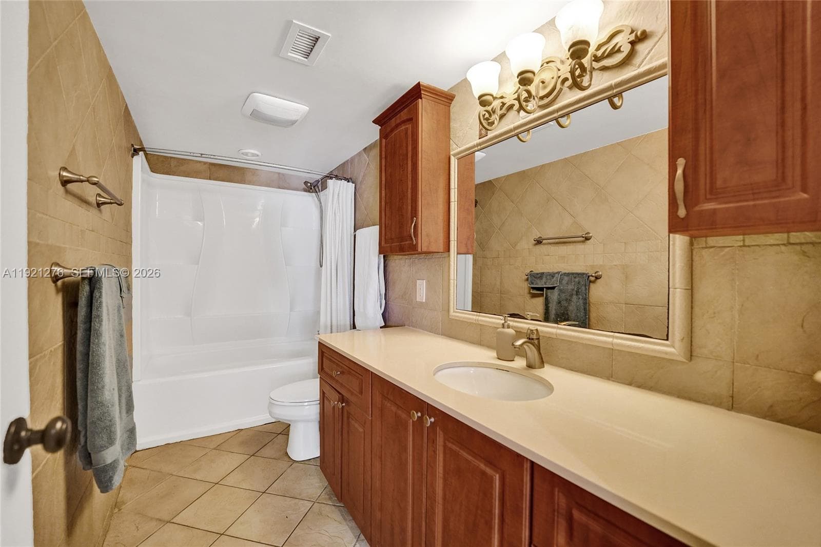 WELLINGTON TOWERS CONDO · #105 in Hollywood - Photo 17