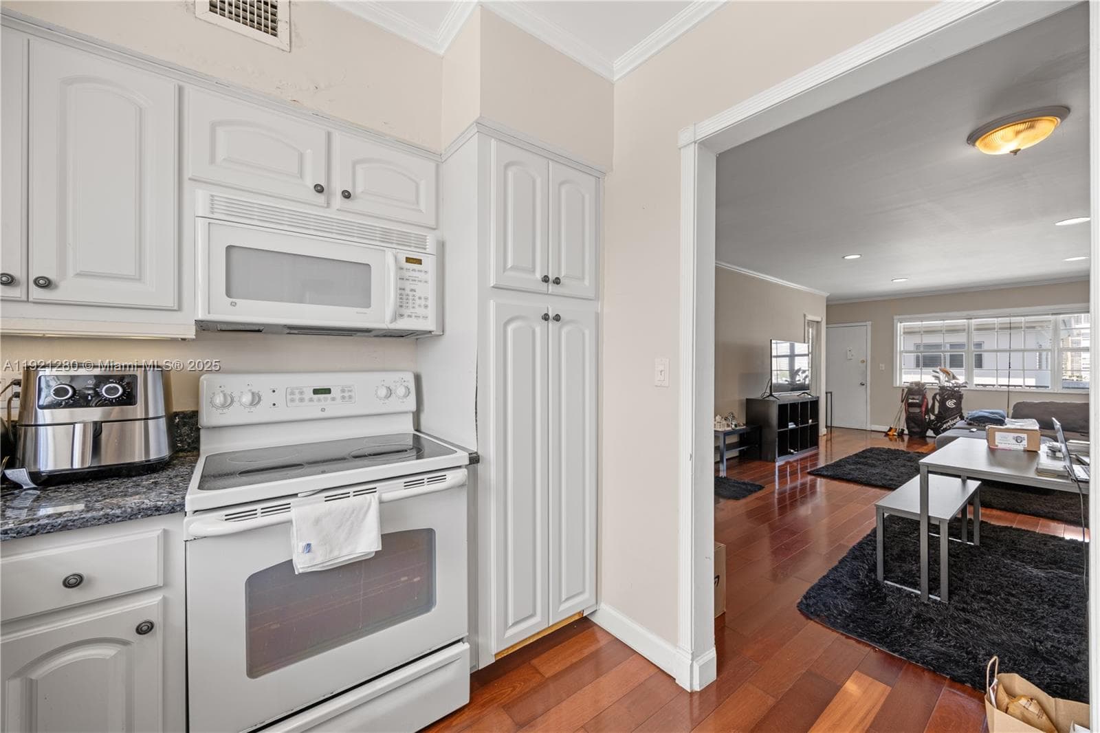 Woodlake Apts · #305 in Hallandale Beach - Photo 12