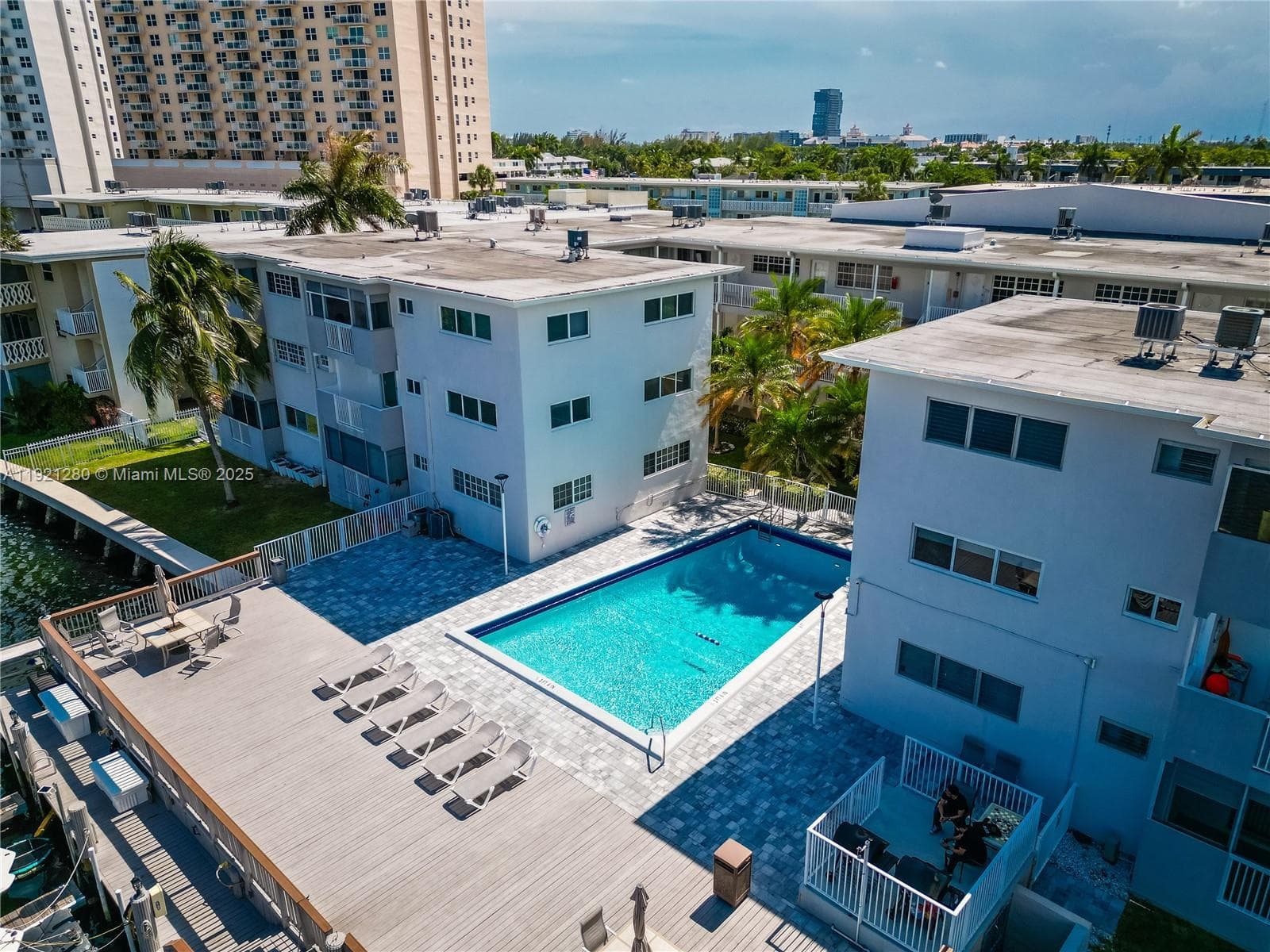 Woodlake Apts · #305 in Hallandale Beach - Photo 4