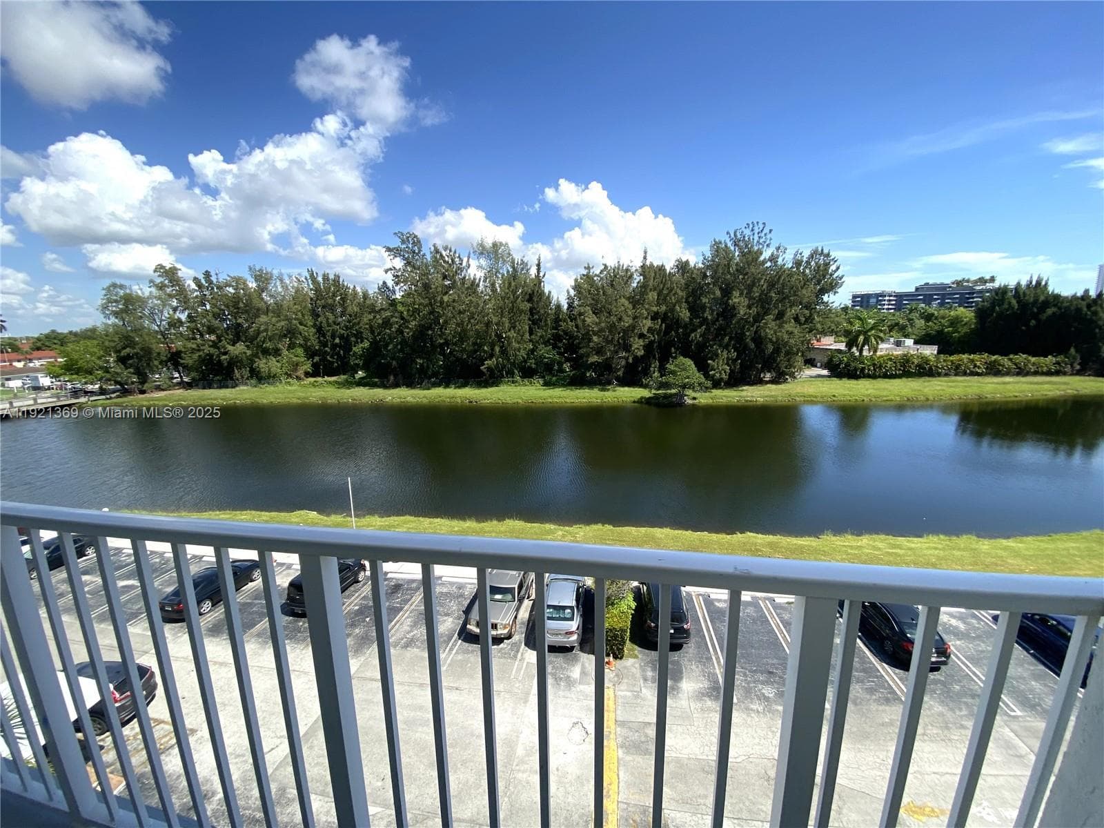 TALL TREES CONDO · #513 in North Miami Beach - Photo 5