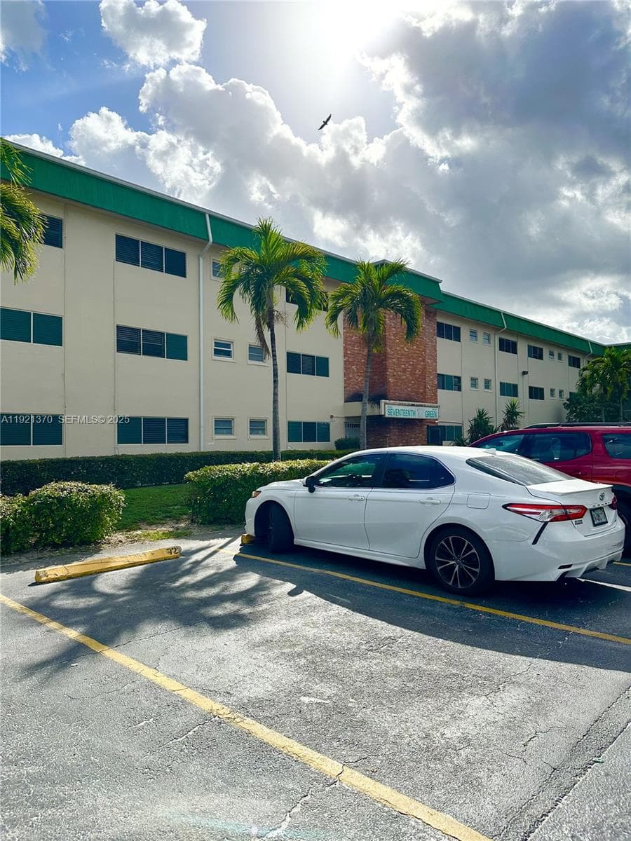SEVENTEENTH GREEN CONDO · #209 in Hallandale Beach - Photo 16