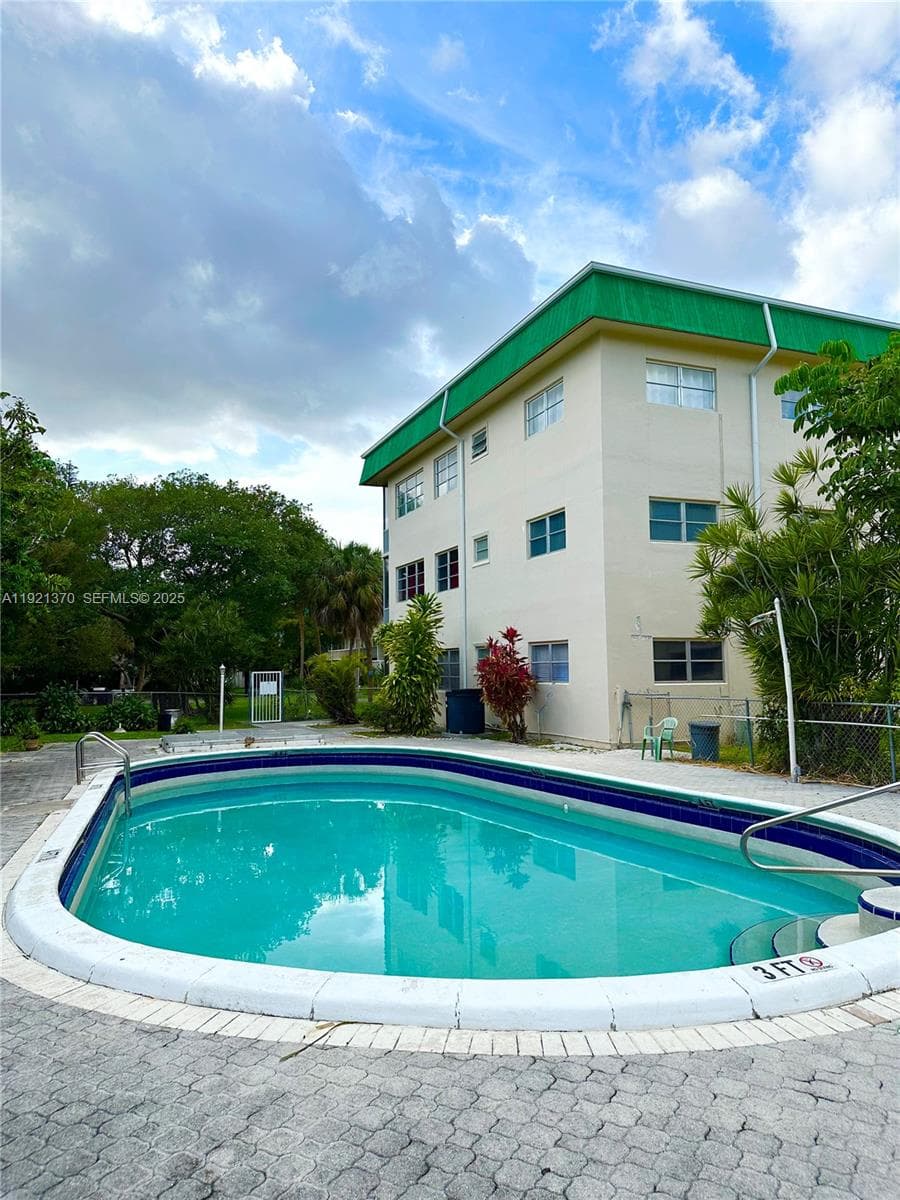 SEVENTEENTH GREEN CONDO · #209 in Hallandale Beach - Photo 20