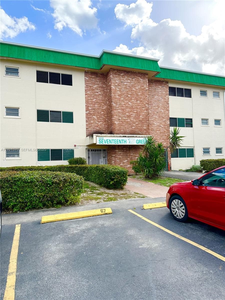 SEVENTEENTH GREEN CONDO · #209 in Hallandale Beach - Photo 15