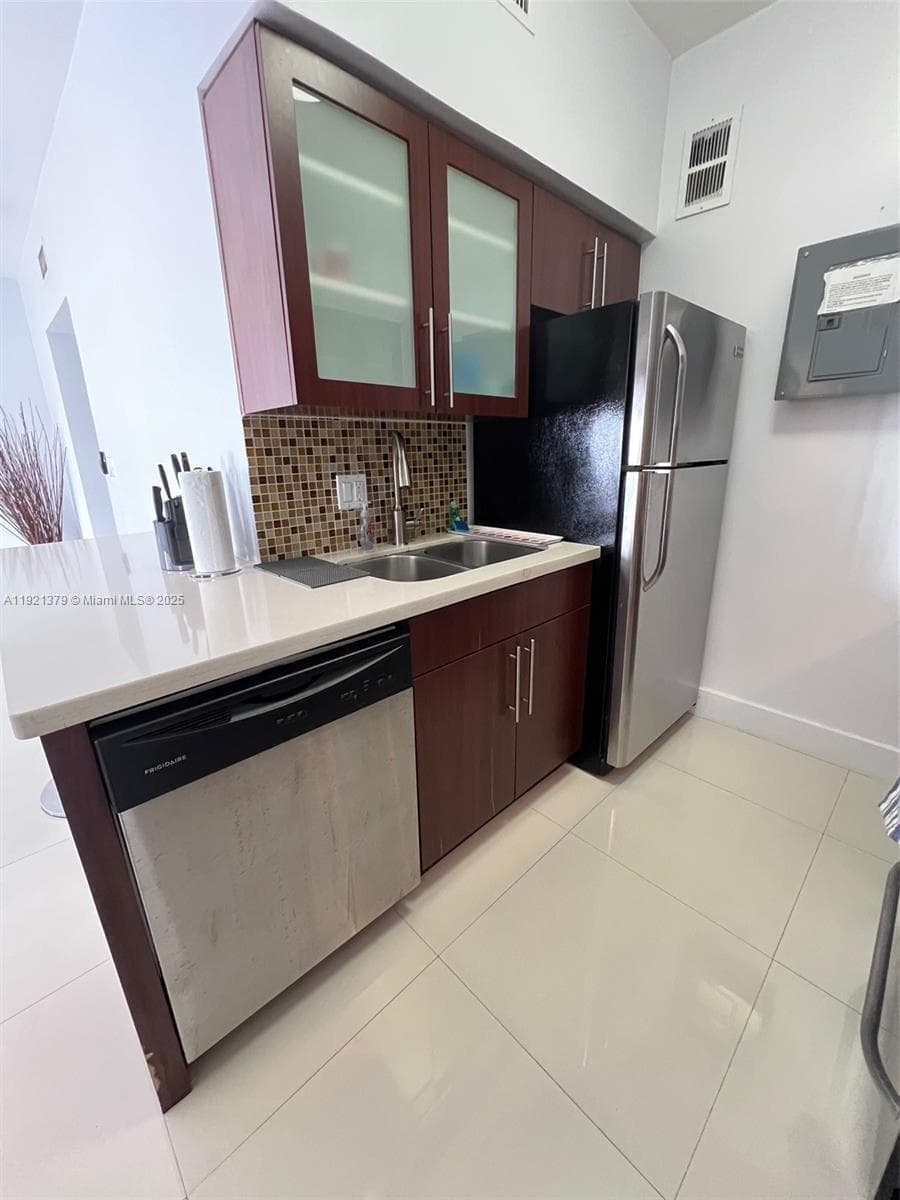 Del Rio Condo · #303 in Miami Beach - Photo 8
