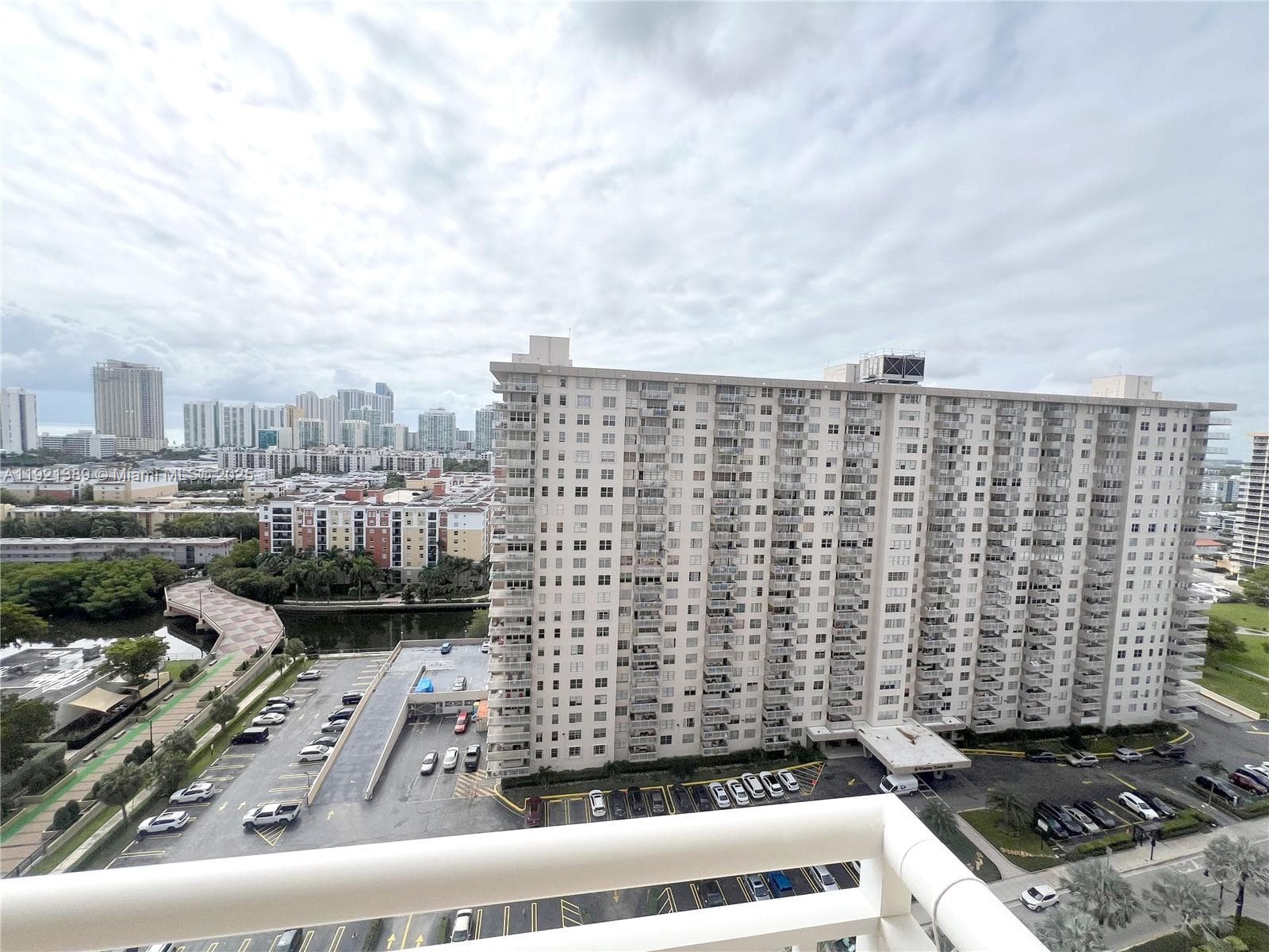 WINSTON TOWERS 200 · #2012 in Sunny Isles Beach - Photo 23