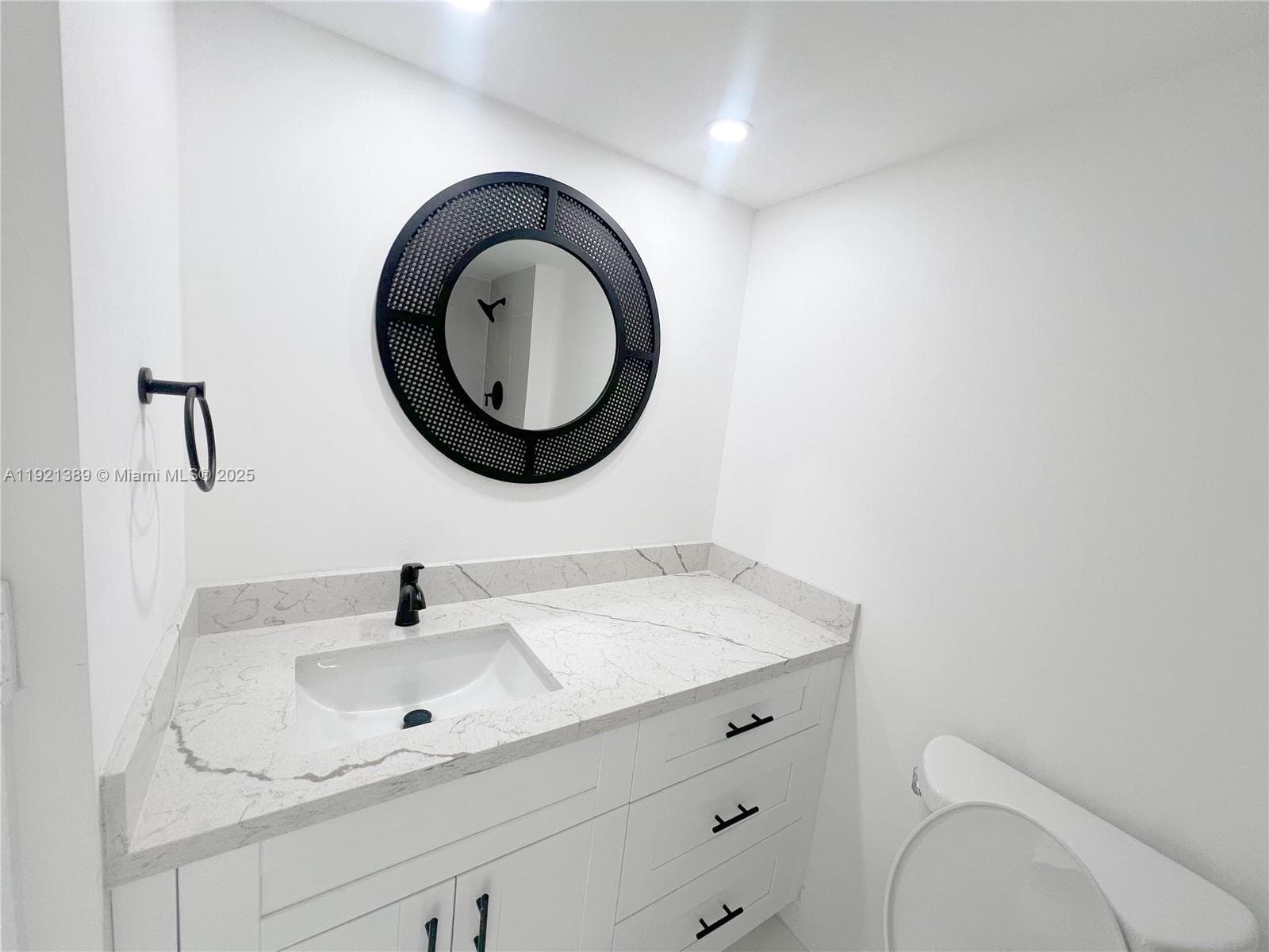 WINSTON TOWERS 200 · #2012 in Sunny Isles Beach - Photo 11