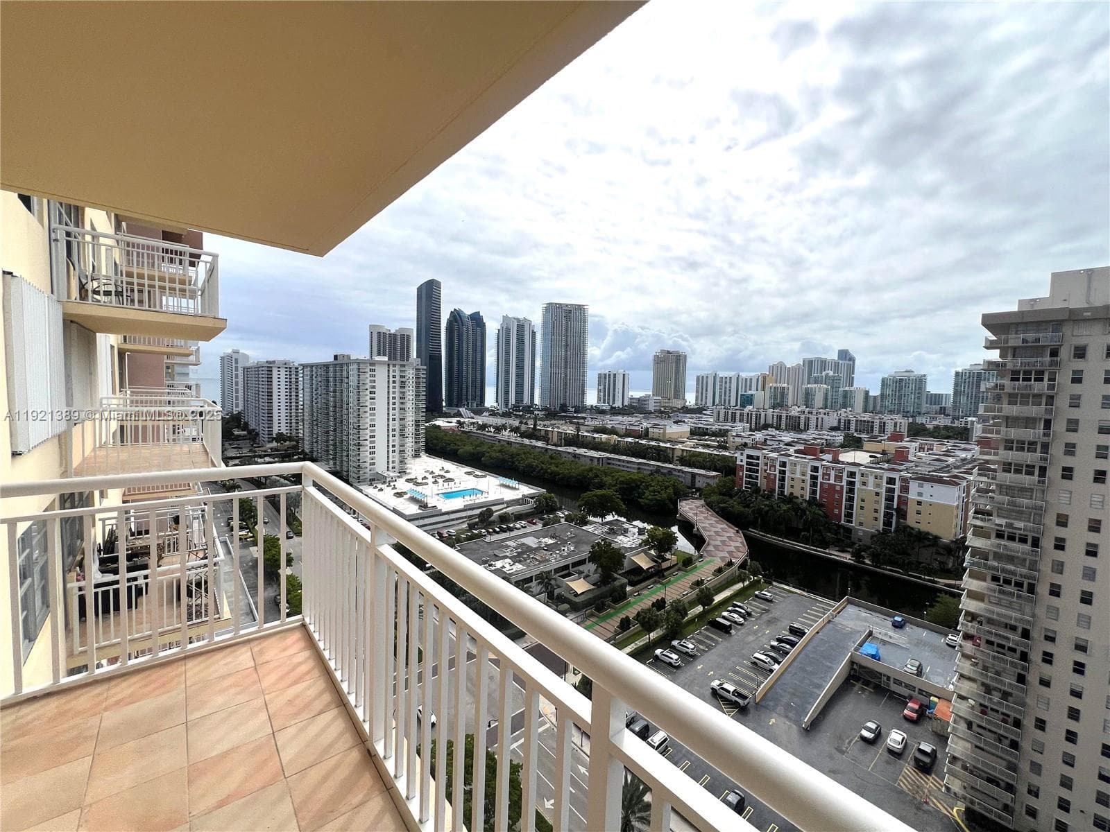 WINSTON TOWERS 200 · #2012 in Sunny Isles Beach - Photo 35