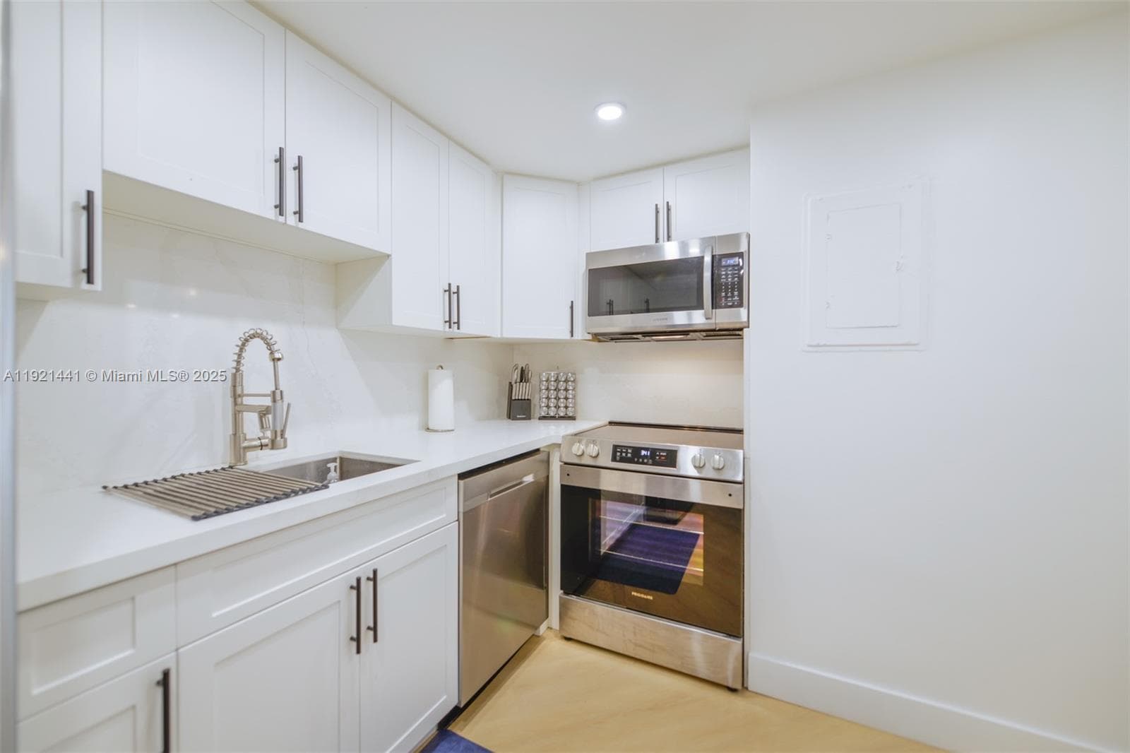THE FOUR AMBASSADORS COND · #1962 in Miami - Photo 13