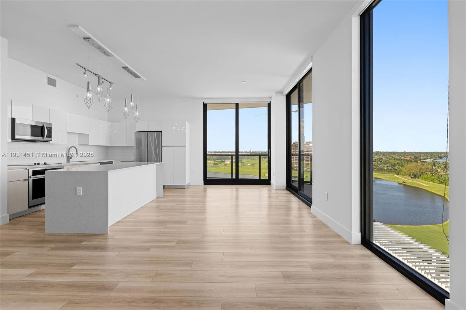 Mondrian Hallandale · #0901 in Hallandale Beach - Photo 2