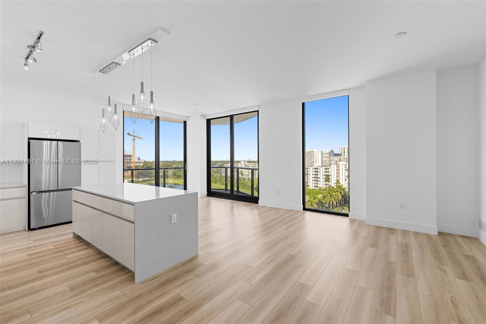 Mondrian Hallandale · #0901 in Hallandale Beach - Photo 3