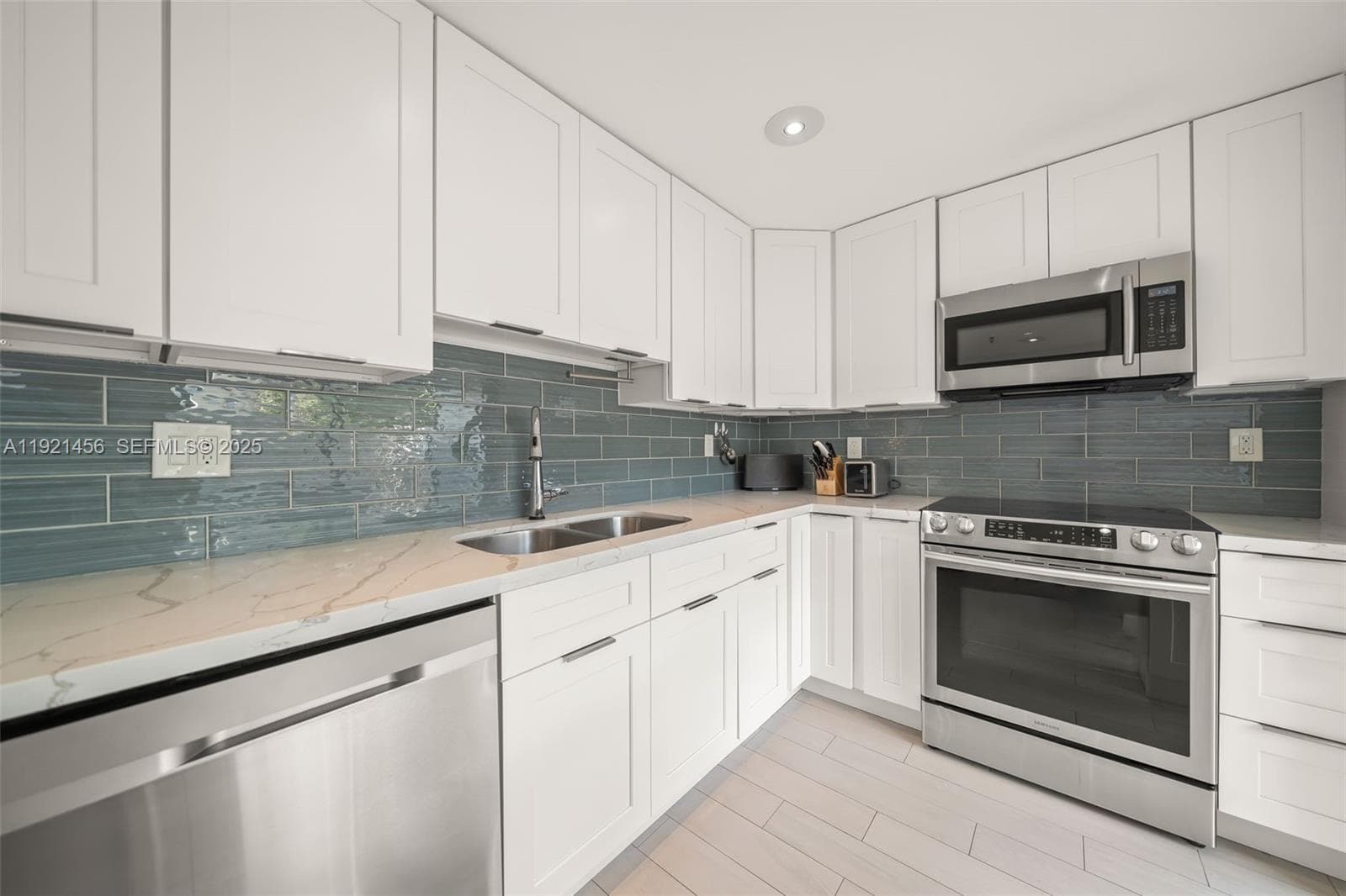 POINCIANA IS YT & RCQ CLU · #1415 in Sunny Isles Beach - Photo 17