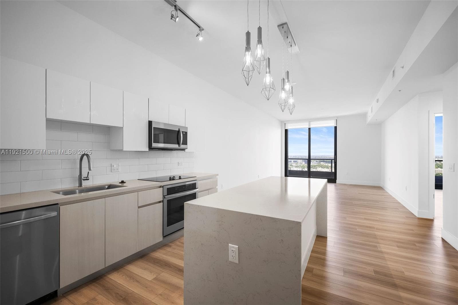 Mondrian Resindences · #2507 in Hallandale Beach - Photo 2
