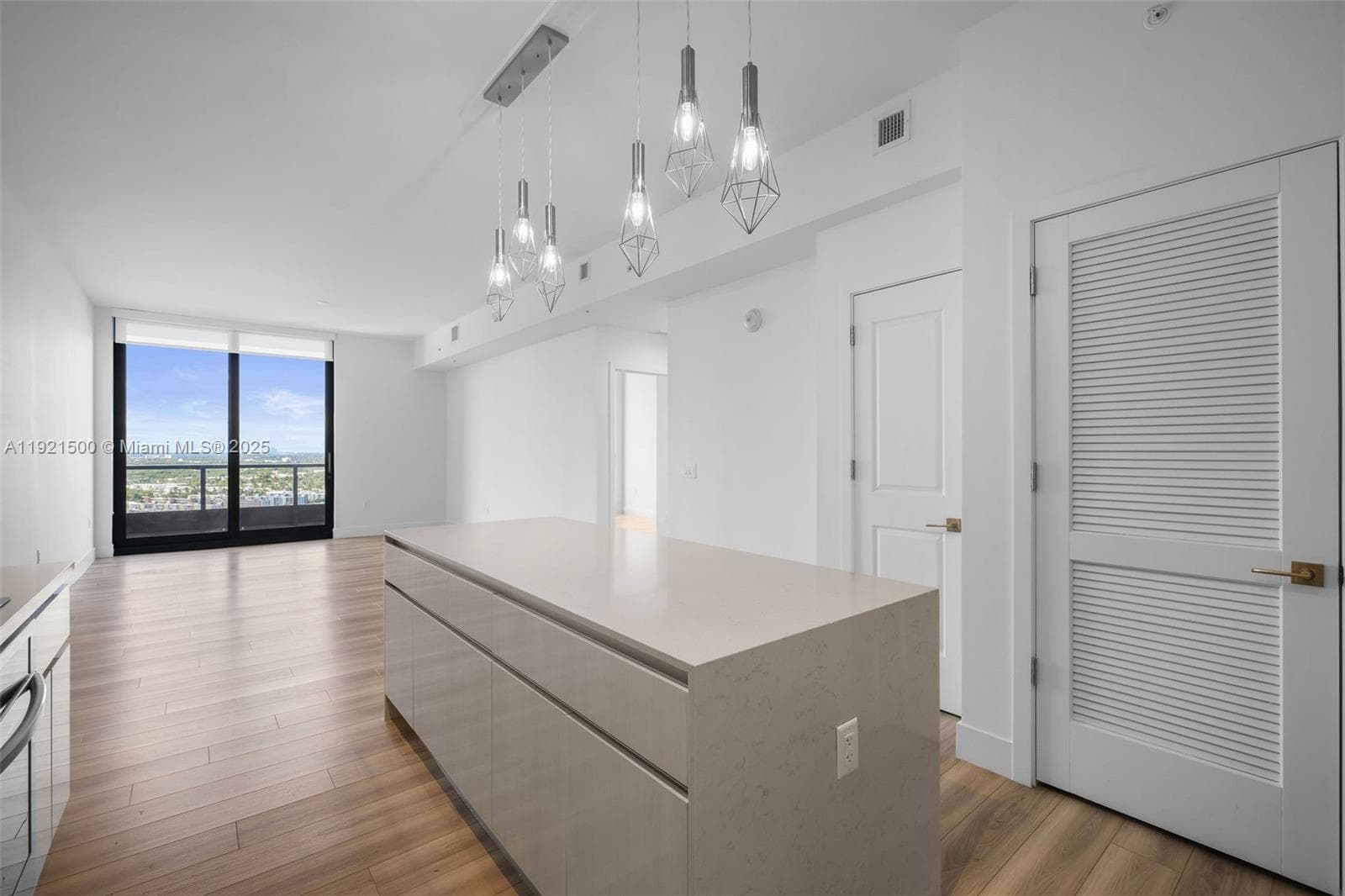 Mondrian Resindences · #2507 in Hallandale Beach - Photo 7
