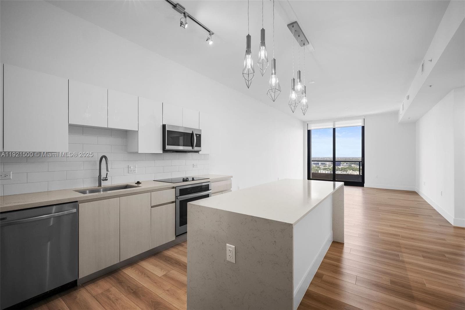 Mondrian Resindences · #2507 in Hallandale Beach - Photo 1