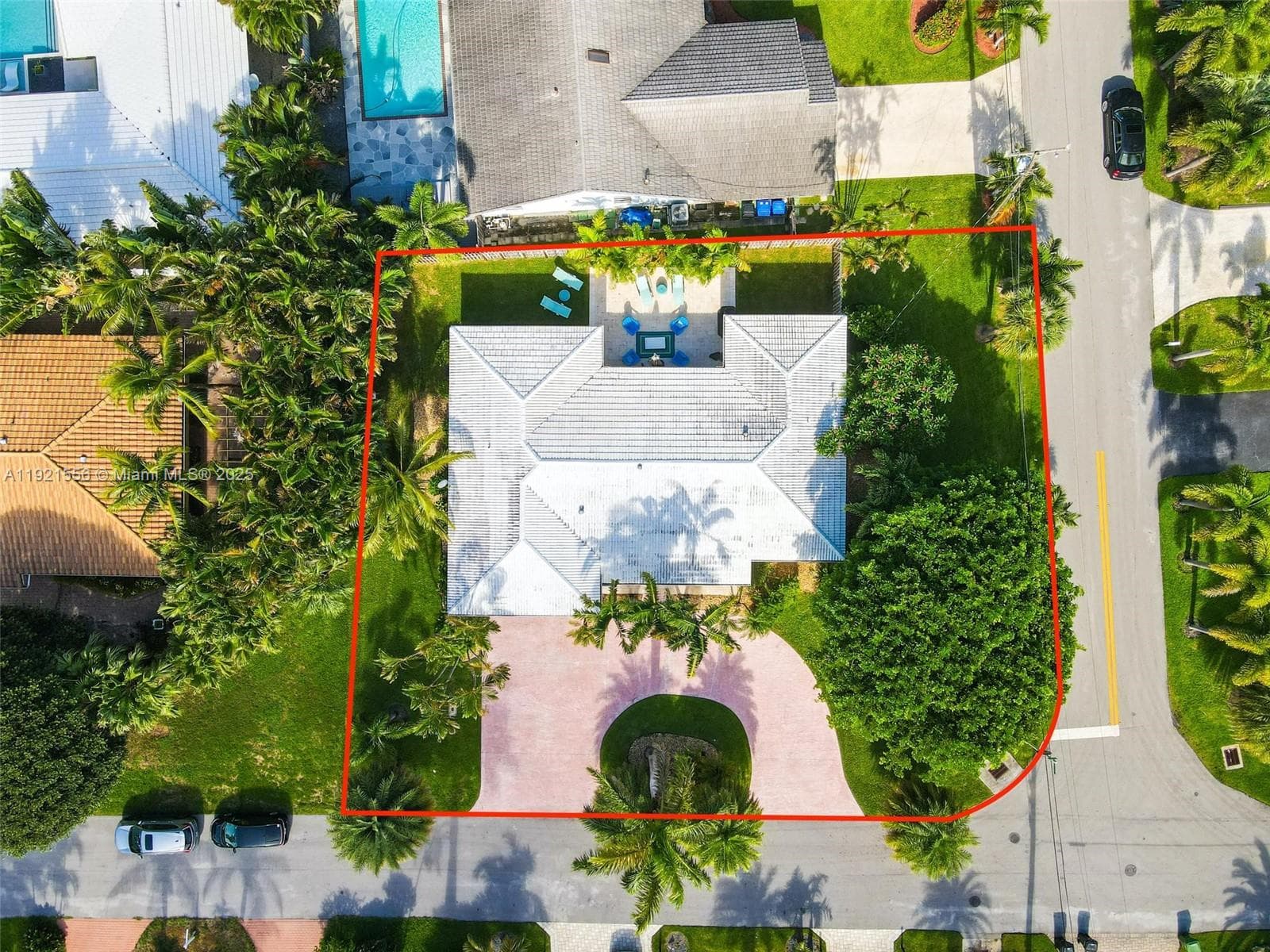 290 Tropic Dr photo 2