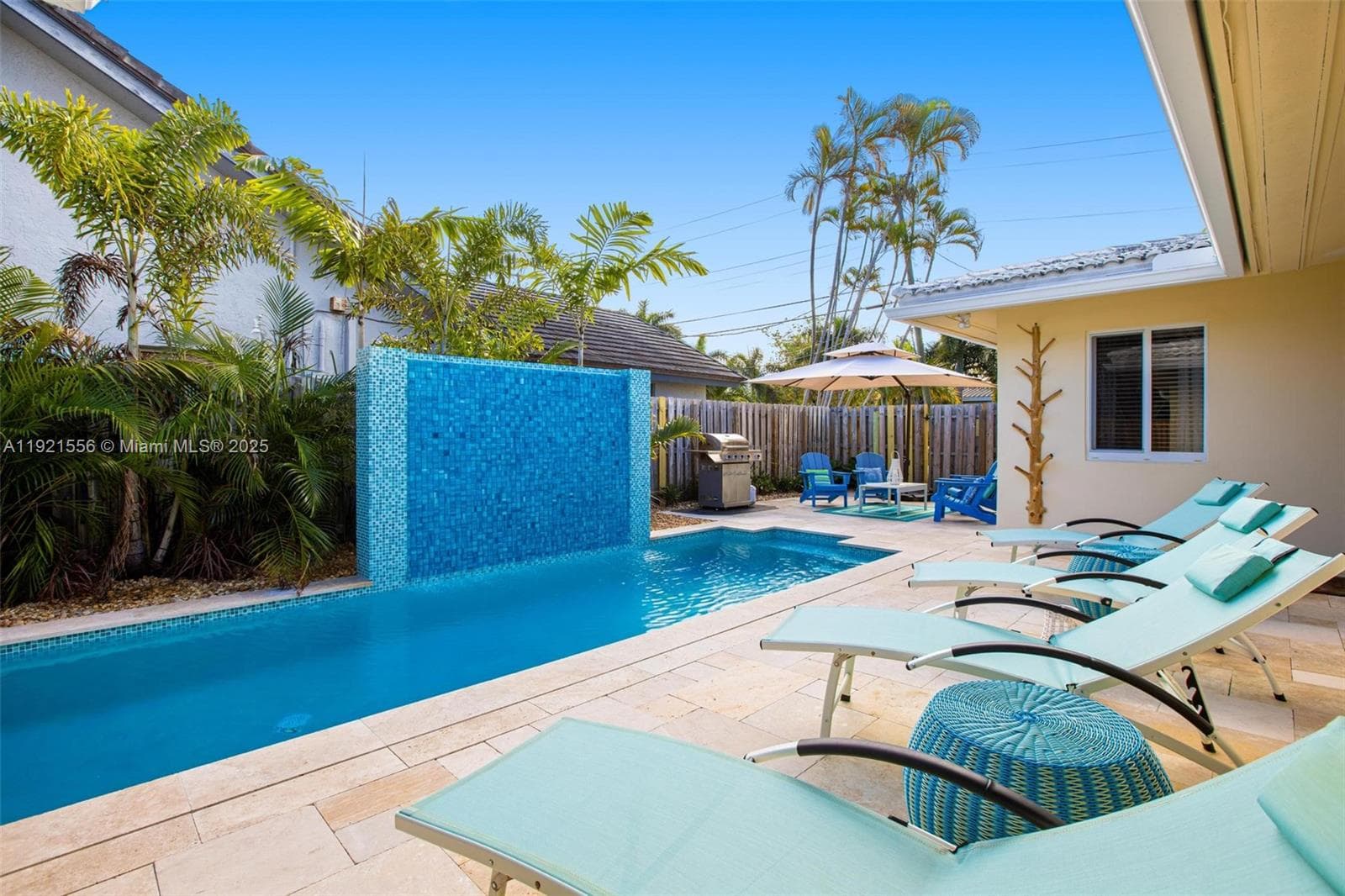 290 Tropic Dr photo 1