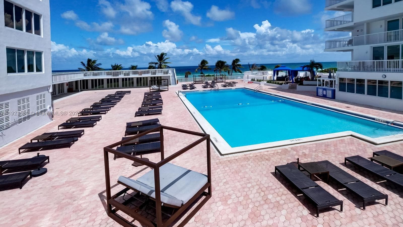 THE CARRIAGE HOUSE · #340 in Miami Beach - Photo 23