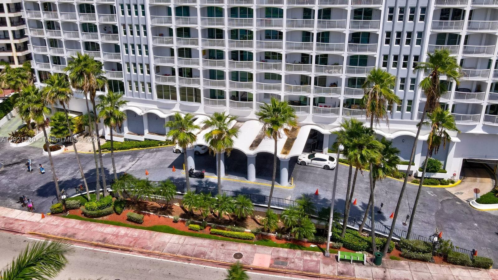 THE CARRIAGE HOUSE · #340 in Miami Beach - Photo 13