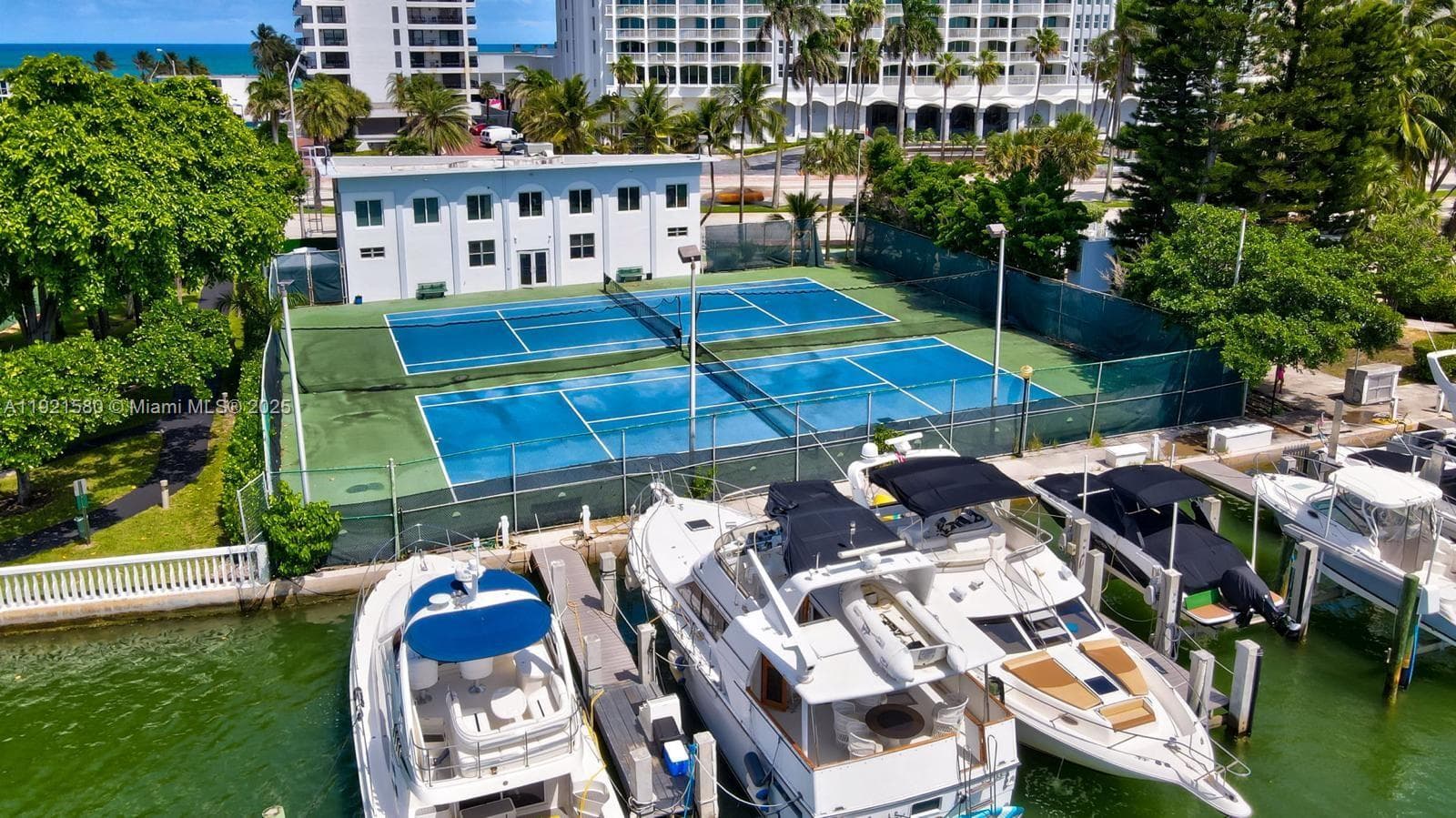 THE CARRIAGE HOUSE · #340 in Miami Beach - Photo 14