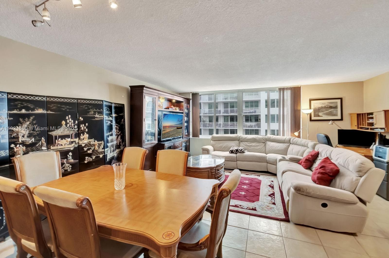 THE CARRIAGE HOUSE · #340 in Miami Beach - Photo 48