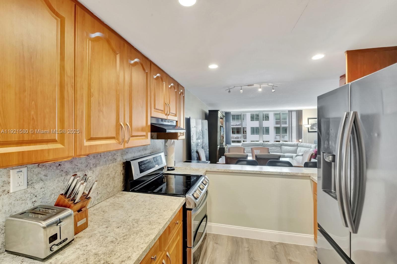 THE CARRIAGE HOUSE · #340 in Miami Beach - Photo 44