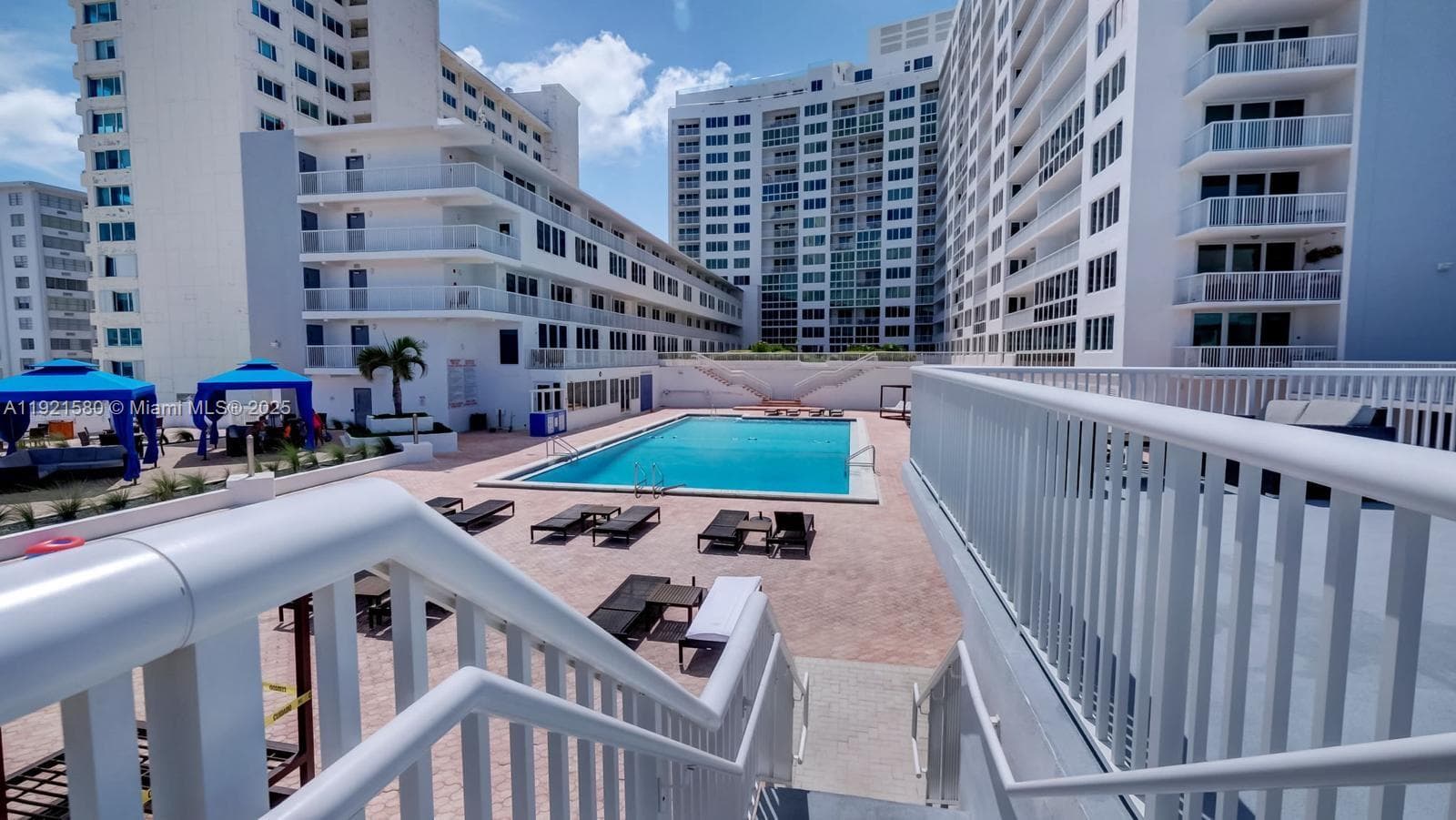 THE CARRIAGE HOUSE · #340 in Miami Beach - Photo 25