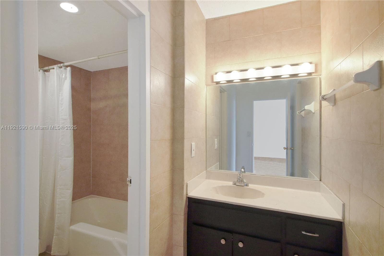SOUTH BAY CLUB CONDO · #415 in Miami Beach - Photo 5