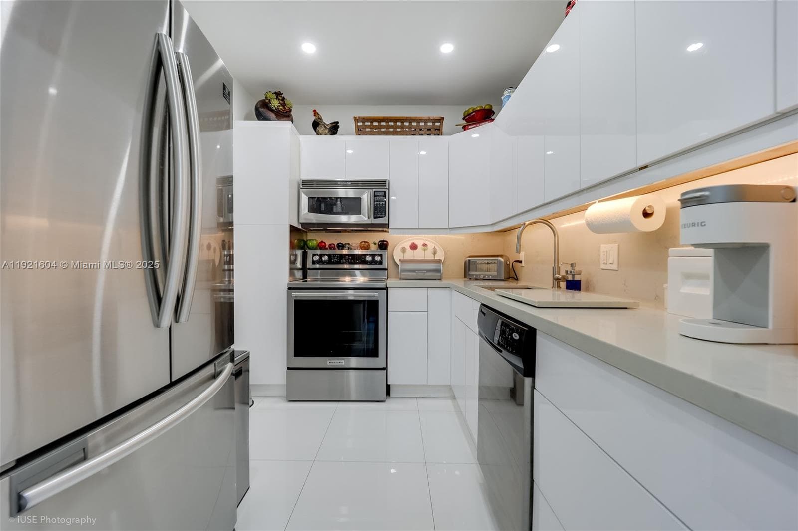 SOUTH BAY CLUB CONDO · #PH43 in Miami Beach - Photo 8