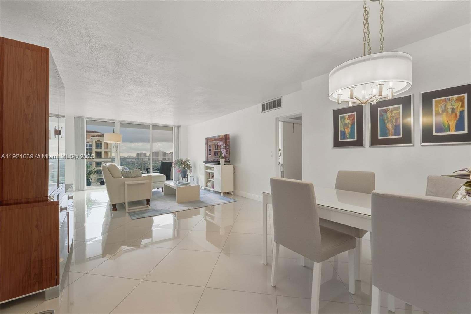 PARKER PLAZA · #1810 in Hallandale Beach - Photo 2