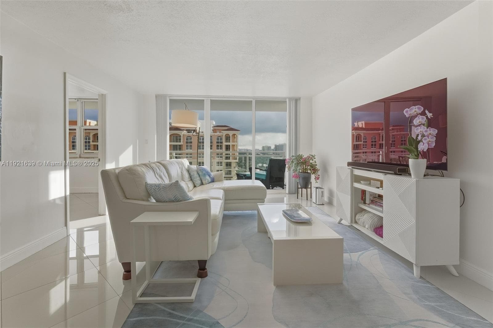 PARKER PLAZA · #1810 in Hallandale Beach - Photo 1