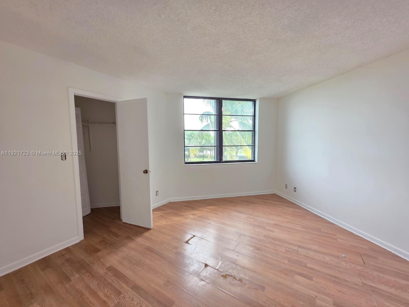 LAKE POINTE CONDOMINIUM · #304 in Oakland Park - Photo 4