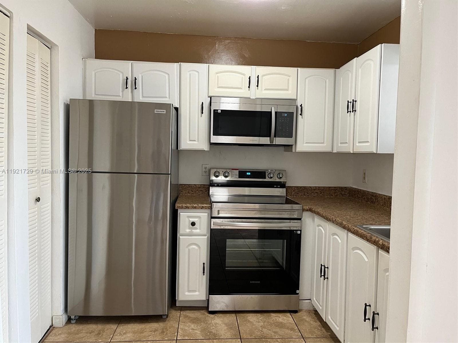 BROOKVIEW CONDO · #402 in North Miami - Photo 2