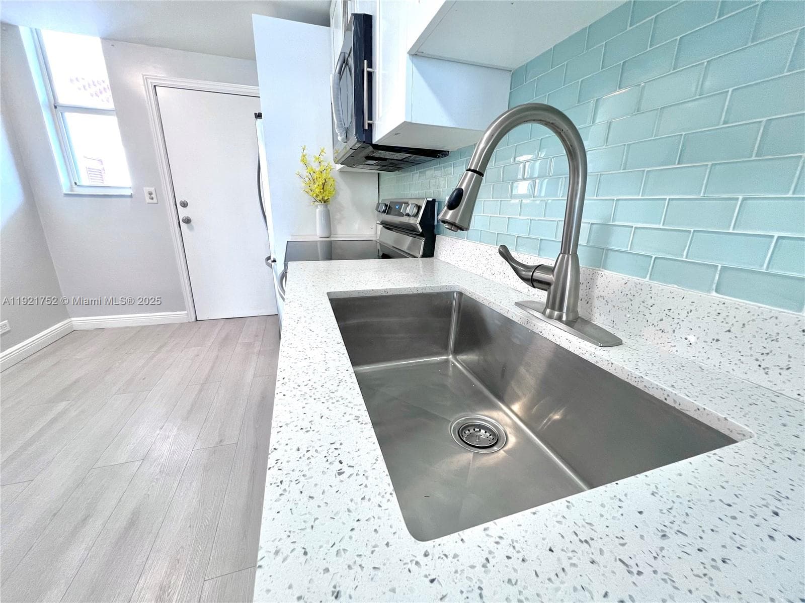 White House Condo · #505 in North Miami Beach - Photo 2