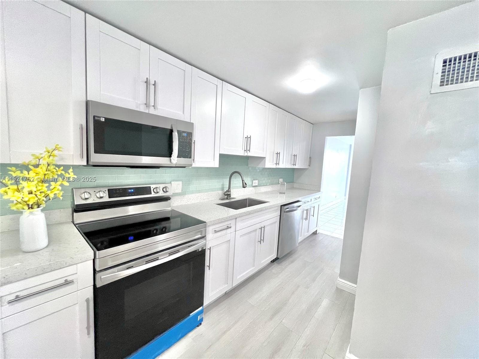 White House Condo · #505 in North Miami Beach - Photo 6