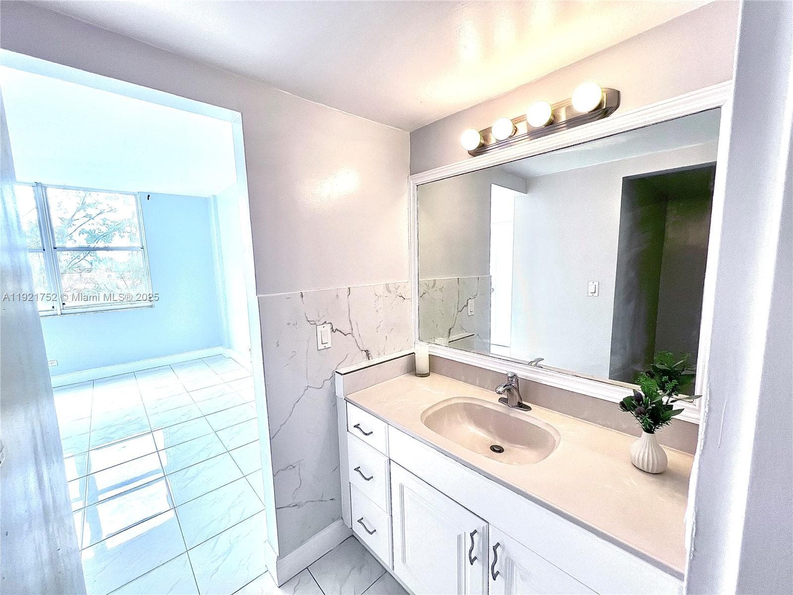 White House Condo · #505 in North Miami Beach - Photo 13