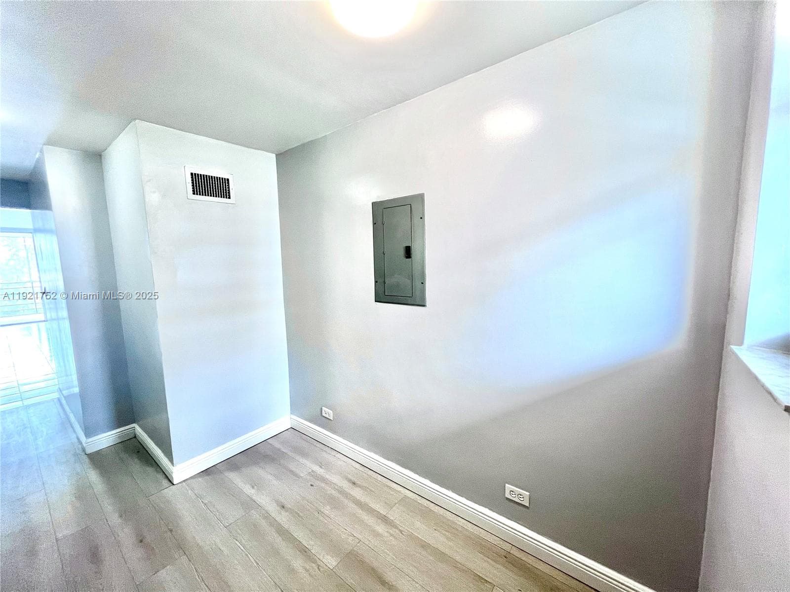 White House Condo · #505 in North Miami Beach - Photo 7