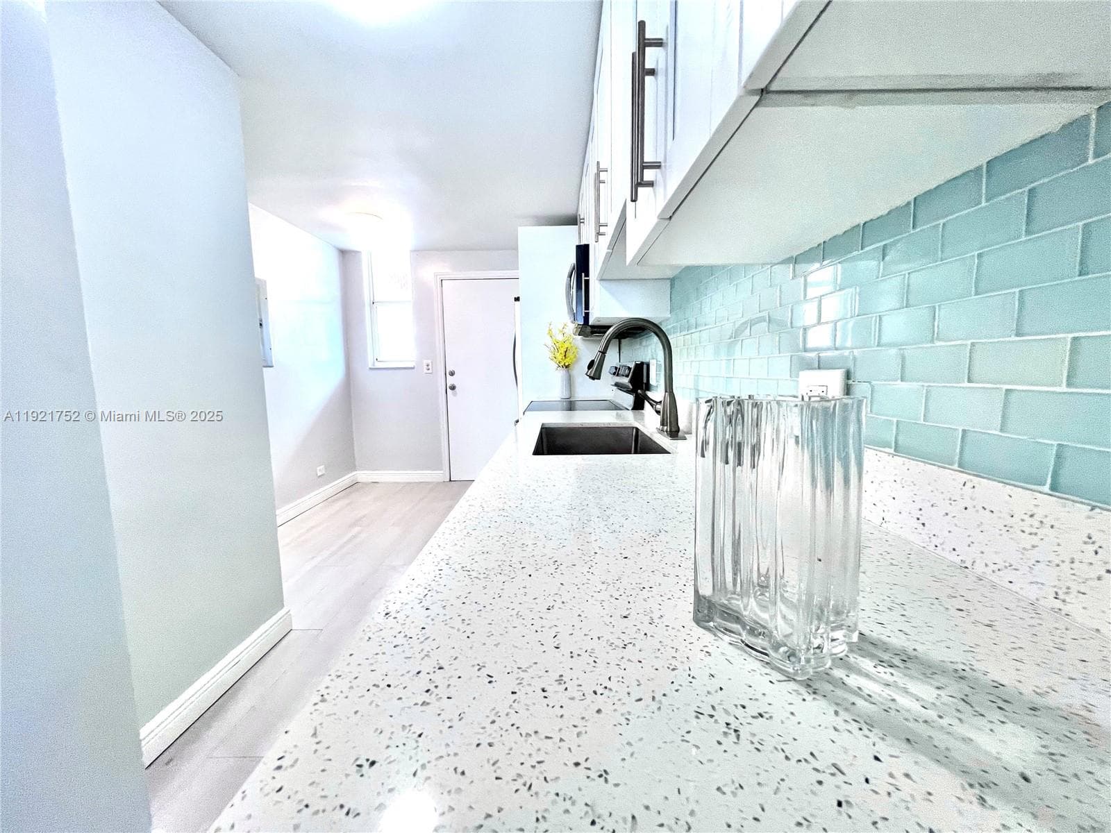 White House Condo · #505 in North Miami Beach - Photo 3