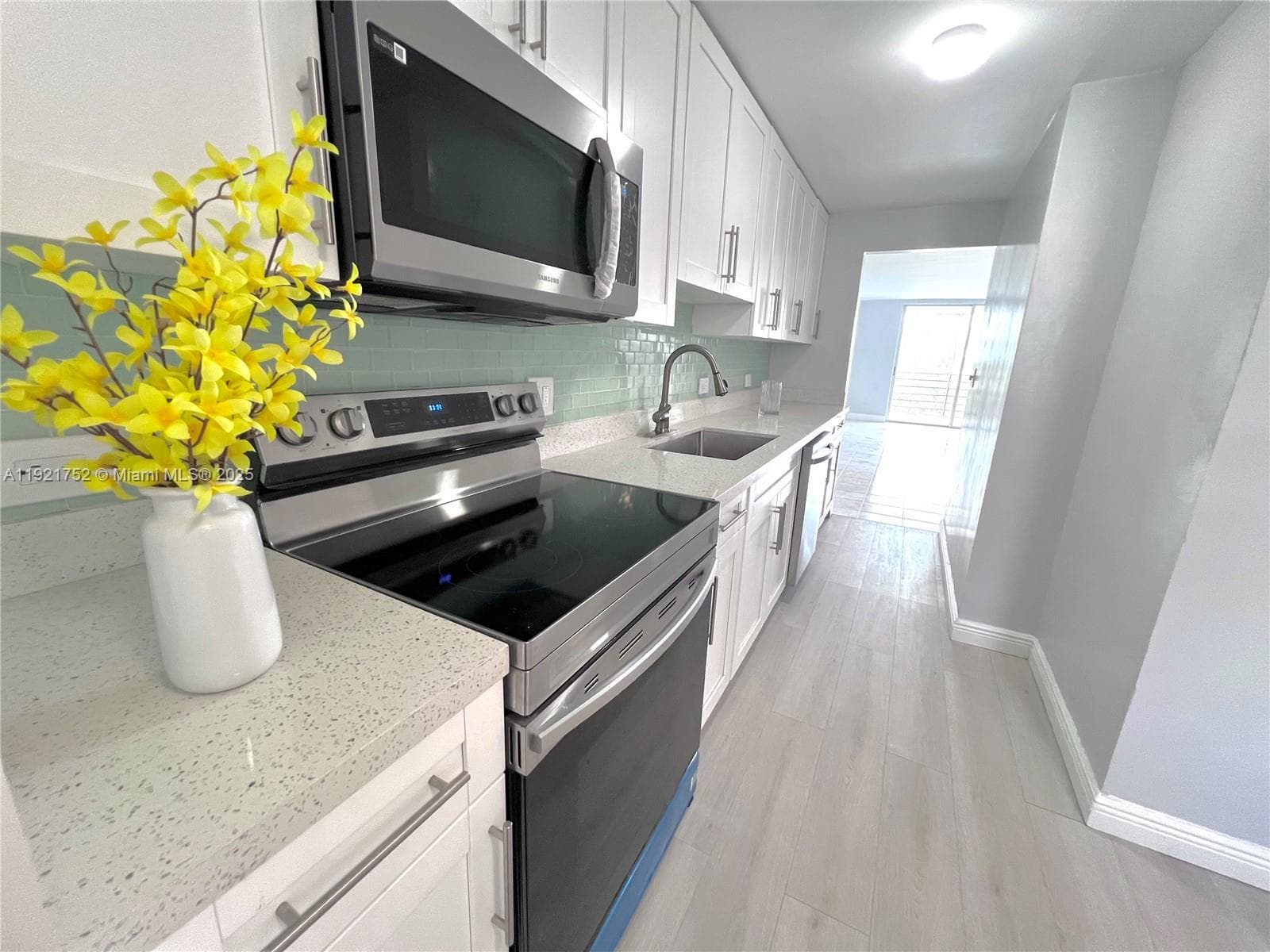 White House Condo · #505 in North Miami Beach - Photo 1