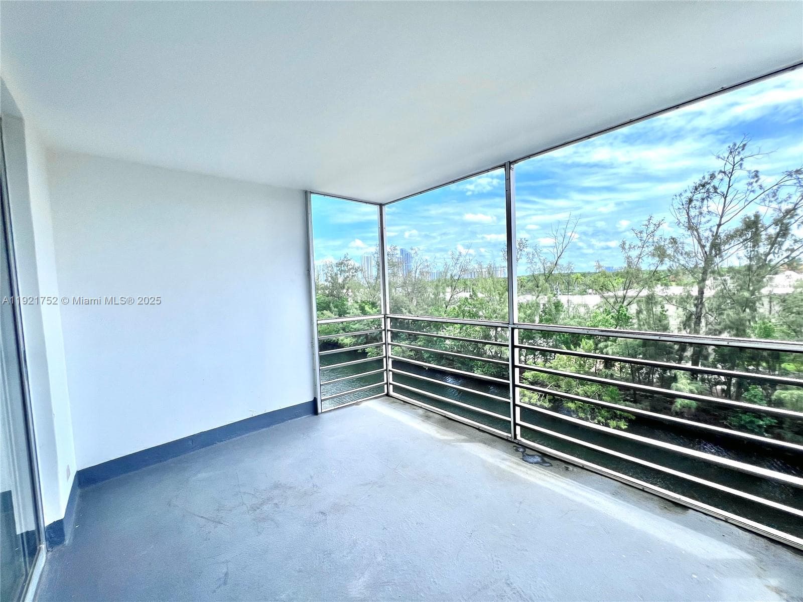 White House Condo · #505 in North Miami Beach - Photo 20
