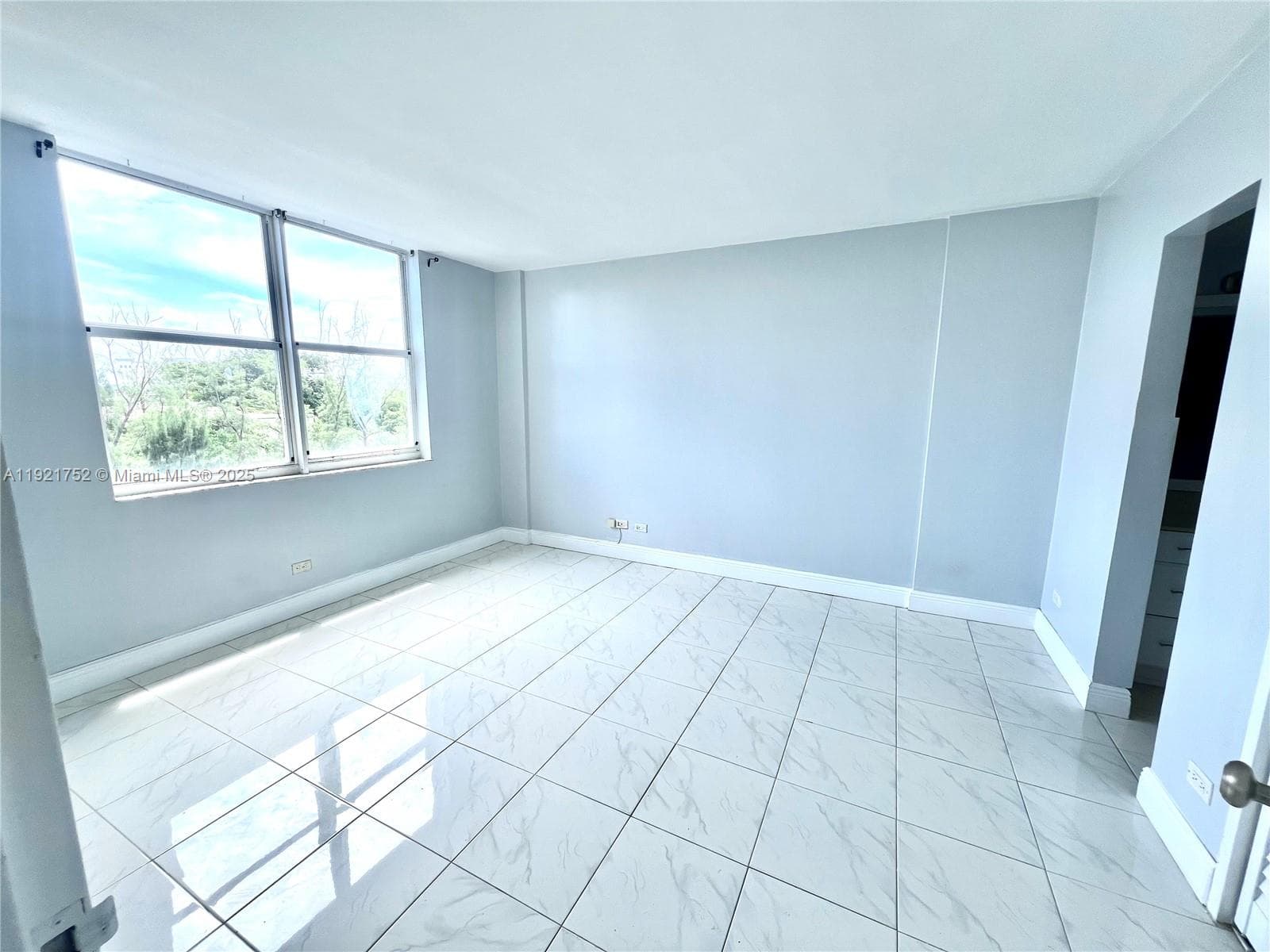 White House Condo · #505 in North Miami Beach - Photo 9