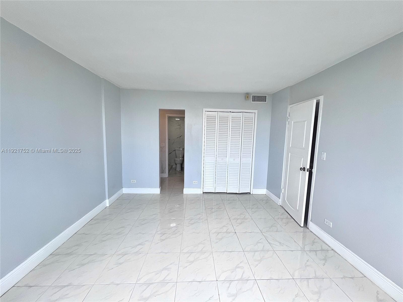 White House Condo · #505 in North Miami Beach - Photo 10