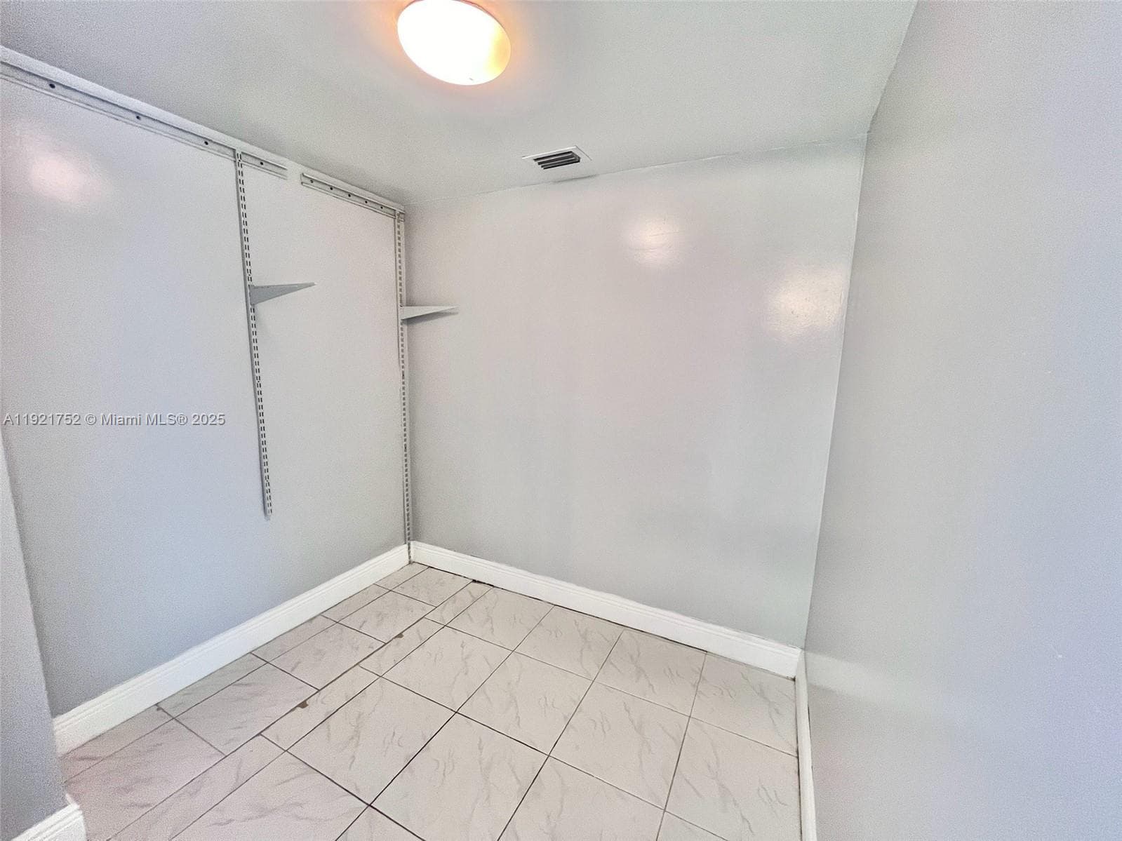 White House Condo · #505 in North Miami Beach - Photo 15