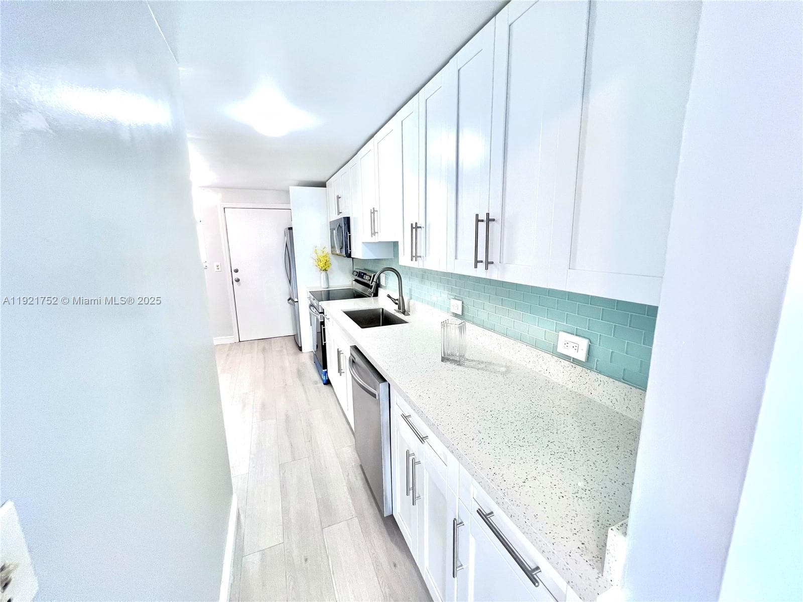 White House Condo · #505 in North Miami Beach - Photo 4