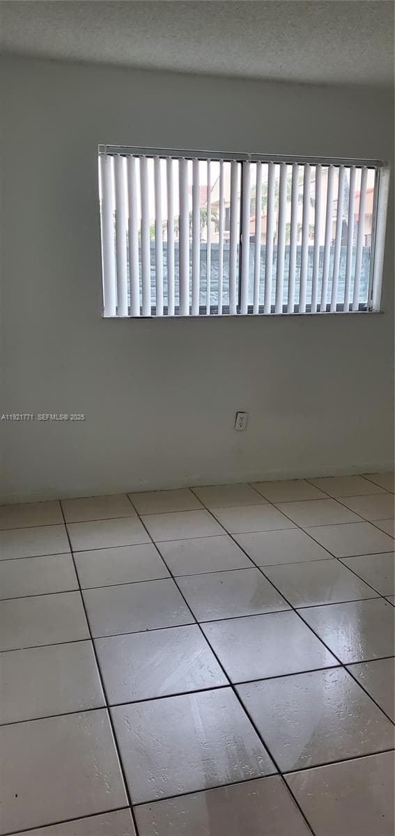LAGO AZUL CONDO · #5702 in Hialeah - Photo 6