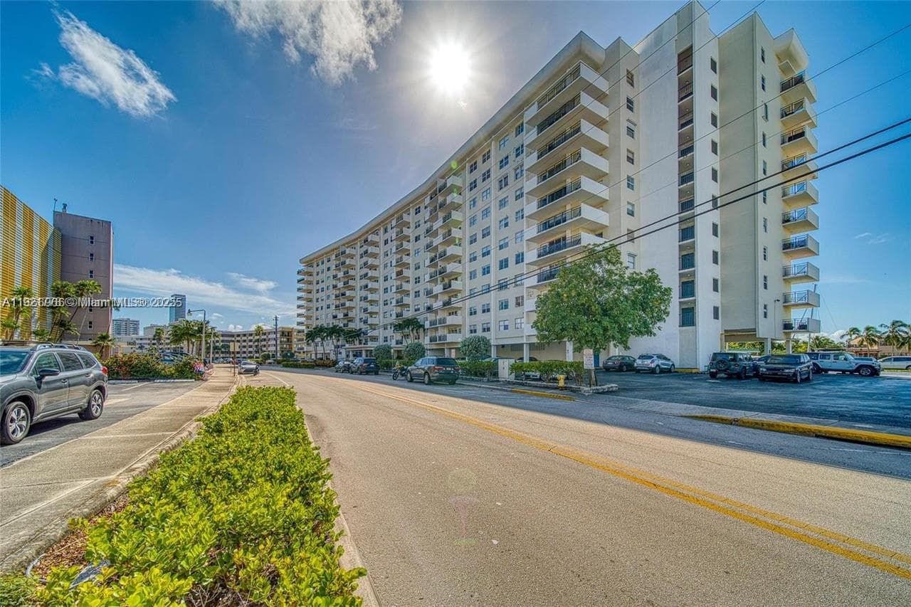 OCEAN VIEW TOWERS · #712 in Hallandale Beach - Photo 37