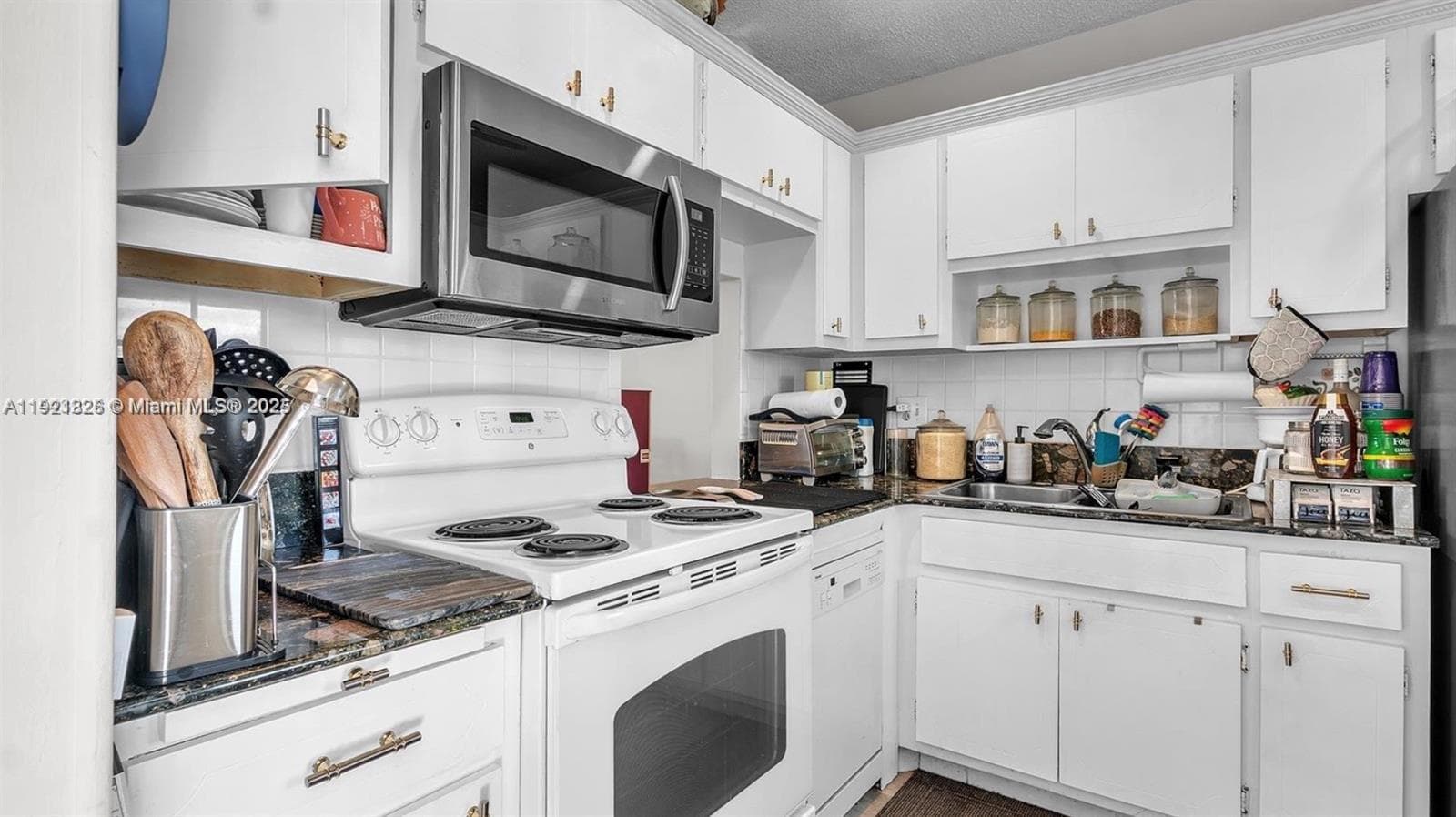 Sheridan Lakes Condo · #207 in Hollywood - Photo 4