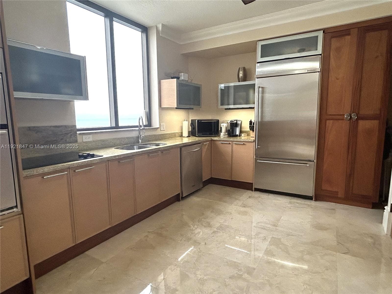 SAYAN CONDO · #1002 in Sunny Isles Beach - Photo 6