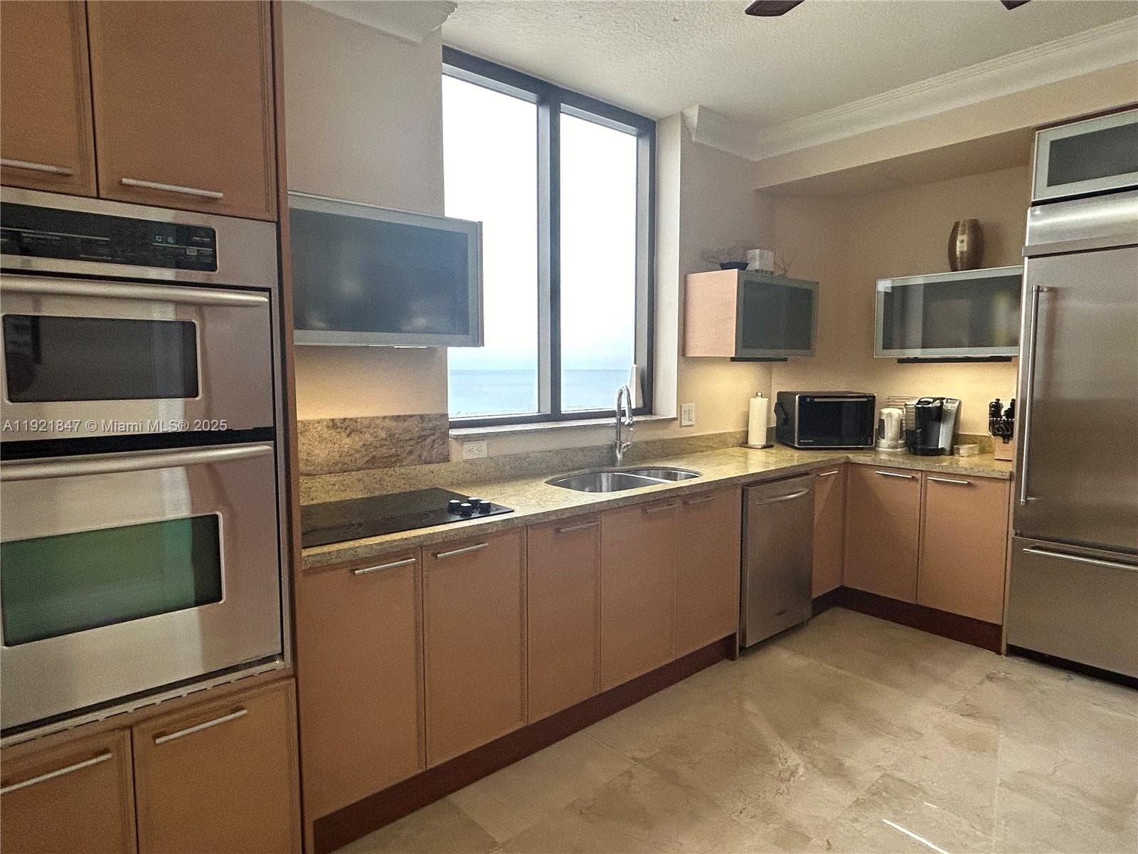 SAYAN CONDO · #1002 in Sunny Isles Beach - Photo 7