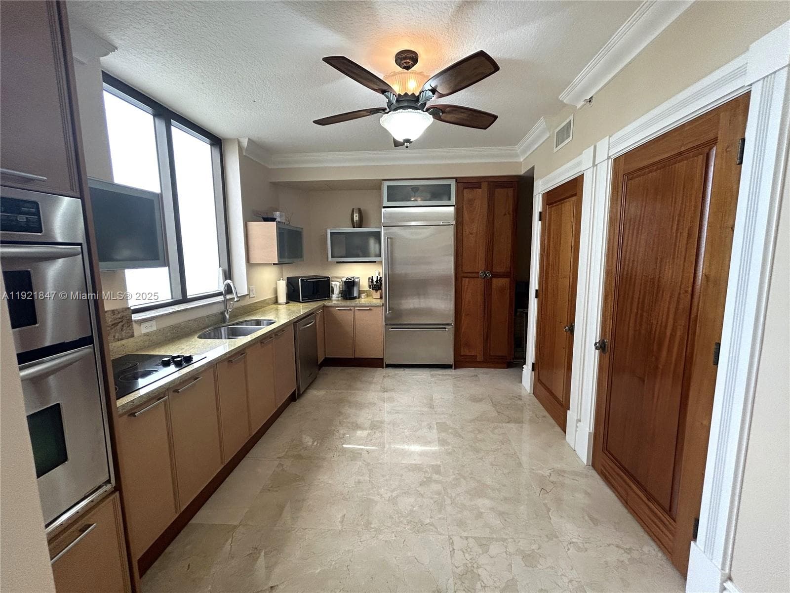 SAYAN CONDO · #1002 in Sunny Isles Beach - Photo 8
